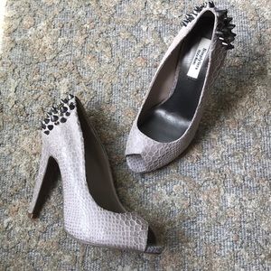 NWOT Vera Wang heels